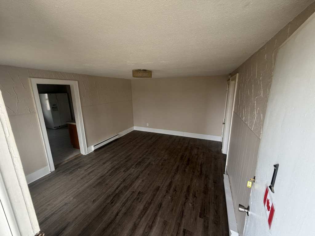 214 Confederation St