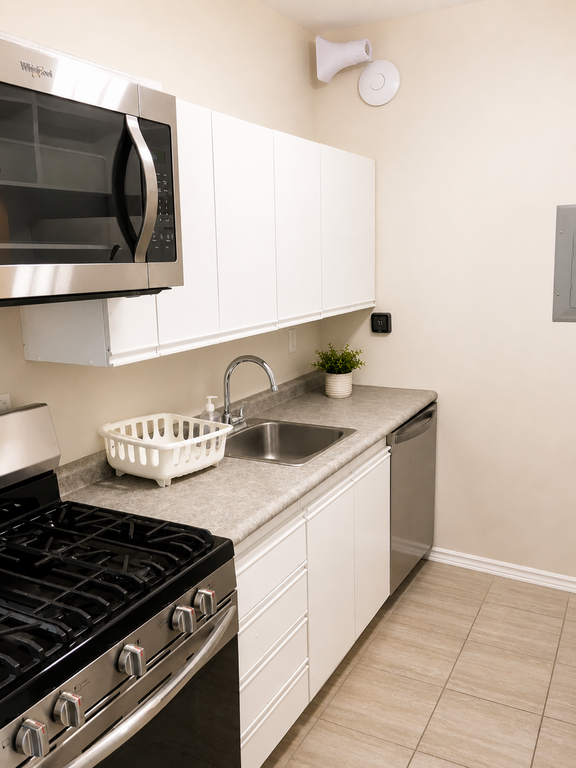 280 Christina St S - Bachelor