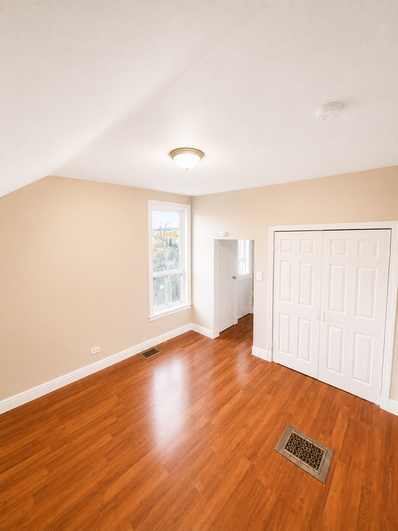 242 Christina St S - 1 bedroom