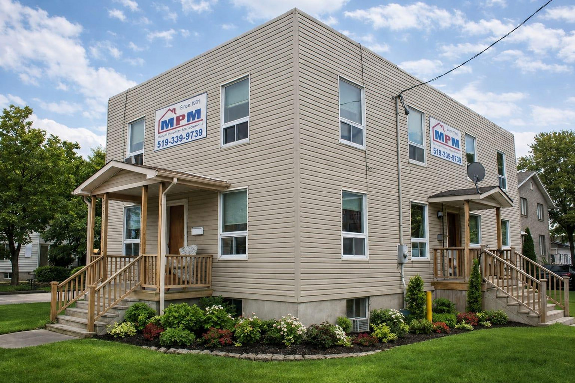 104 Vidal St S -Room