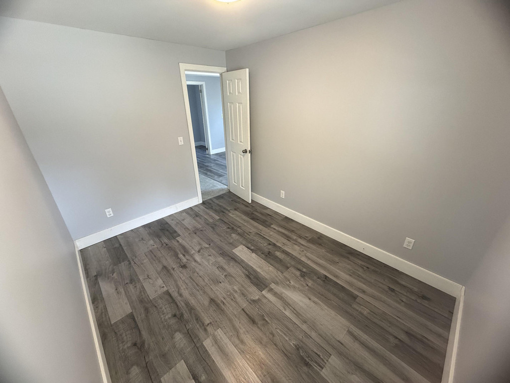 331-333 Mitton St N - 1 bedroom 