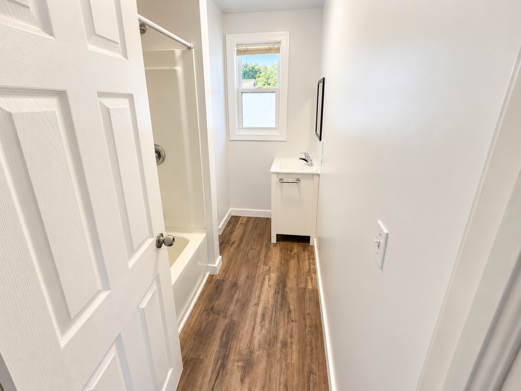 331-333 Mitton St N - 1 bedroom 