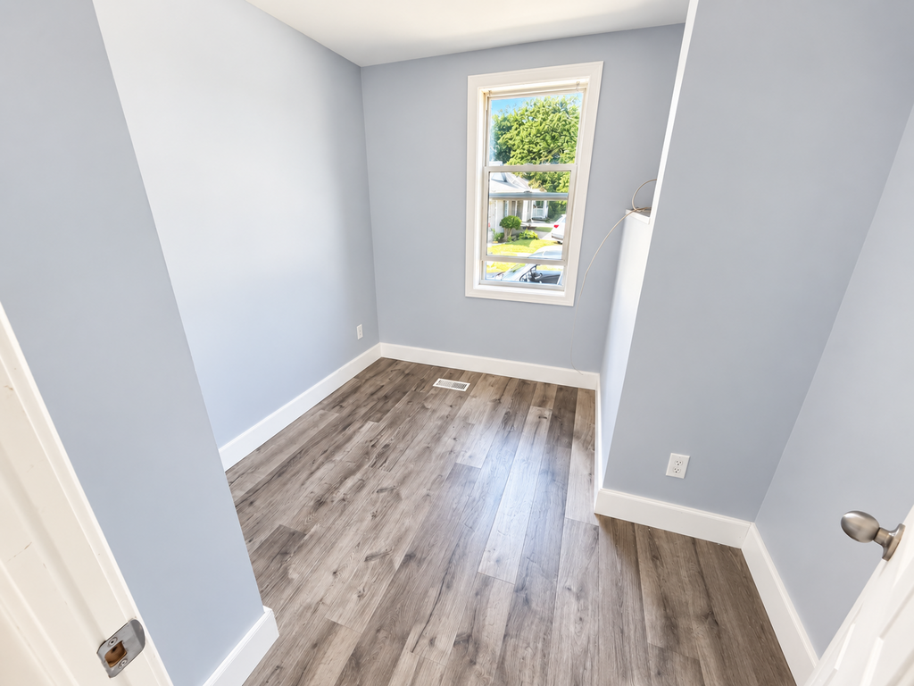 331-333 Mitton St N - 1 bedroom 