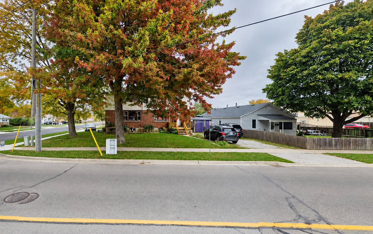 704 Confederation St - 3 bdrm 1.5 bath