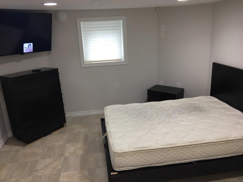 280 Christina St S - Bachelor #North