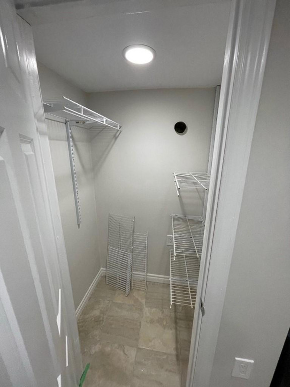 280 Christina St S - Bachelor #North