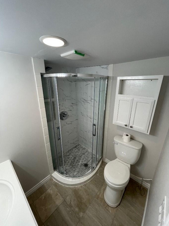 280 Christina St S - Bachelor #North