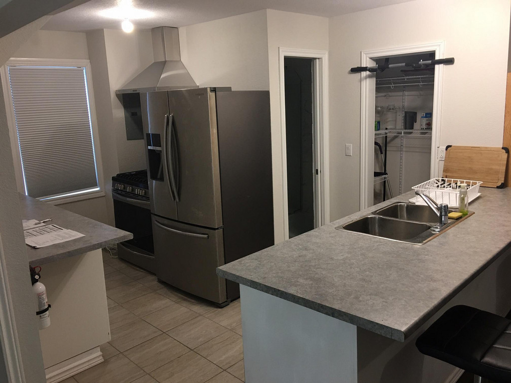 280 Christina St S - 1-bdrm #West