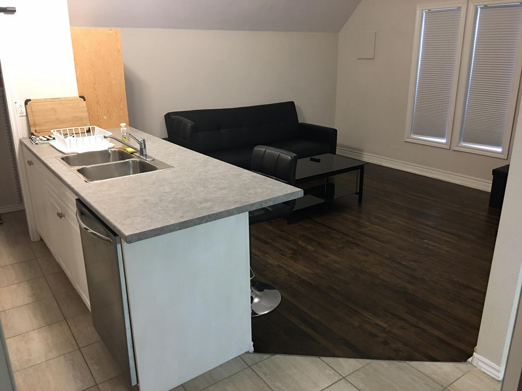 280 Christina St S - 1-bdrm #West