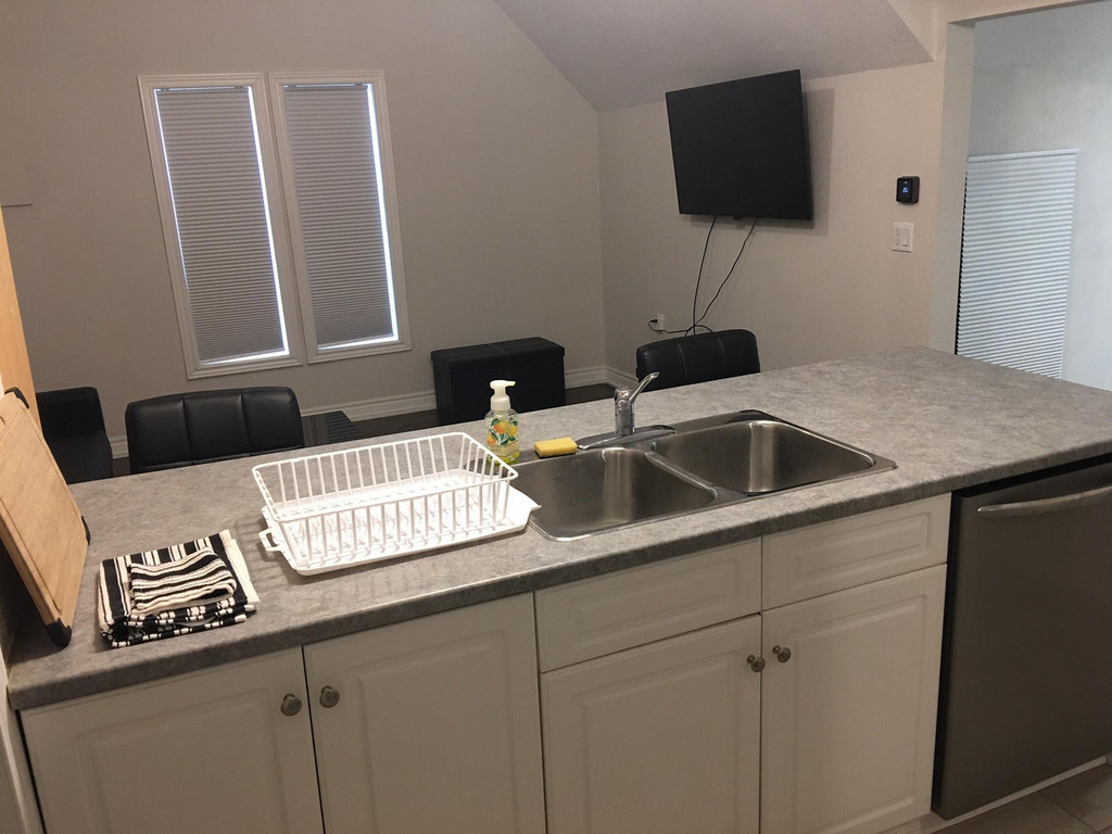 280 Christina St S - 1-bdrm #West