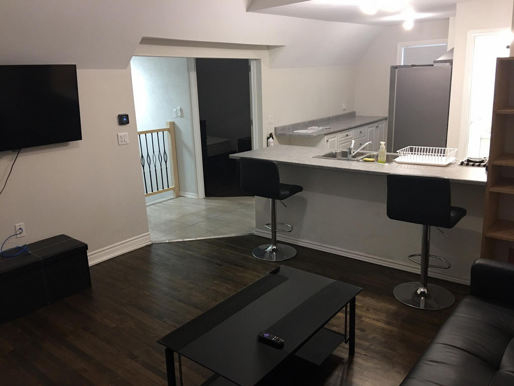 280 Christina St S - 1-bdrm #West