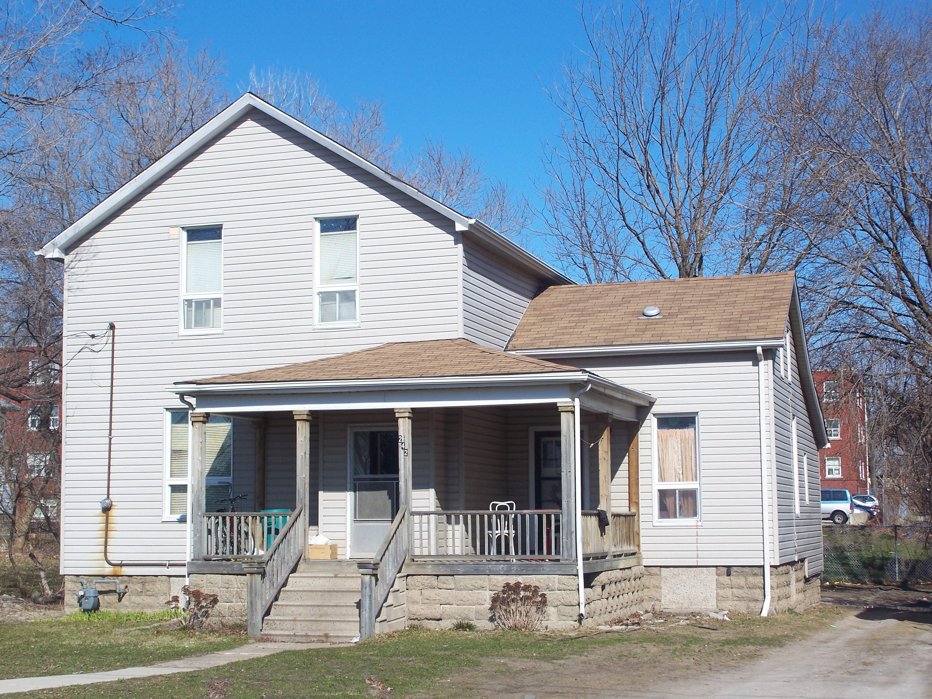 242 Christina St S, Sarnia, ON N7T 2N3 — photo 1