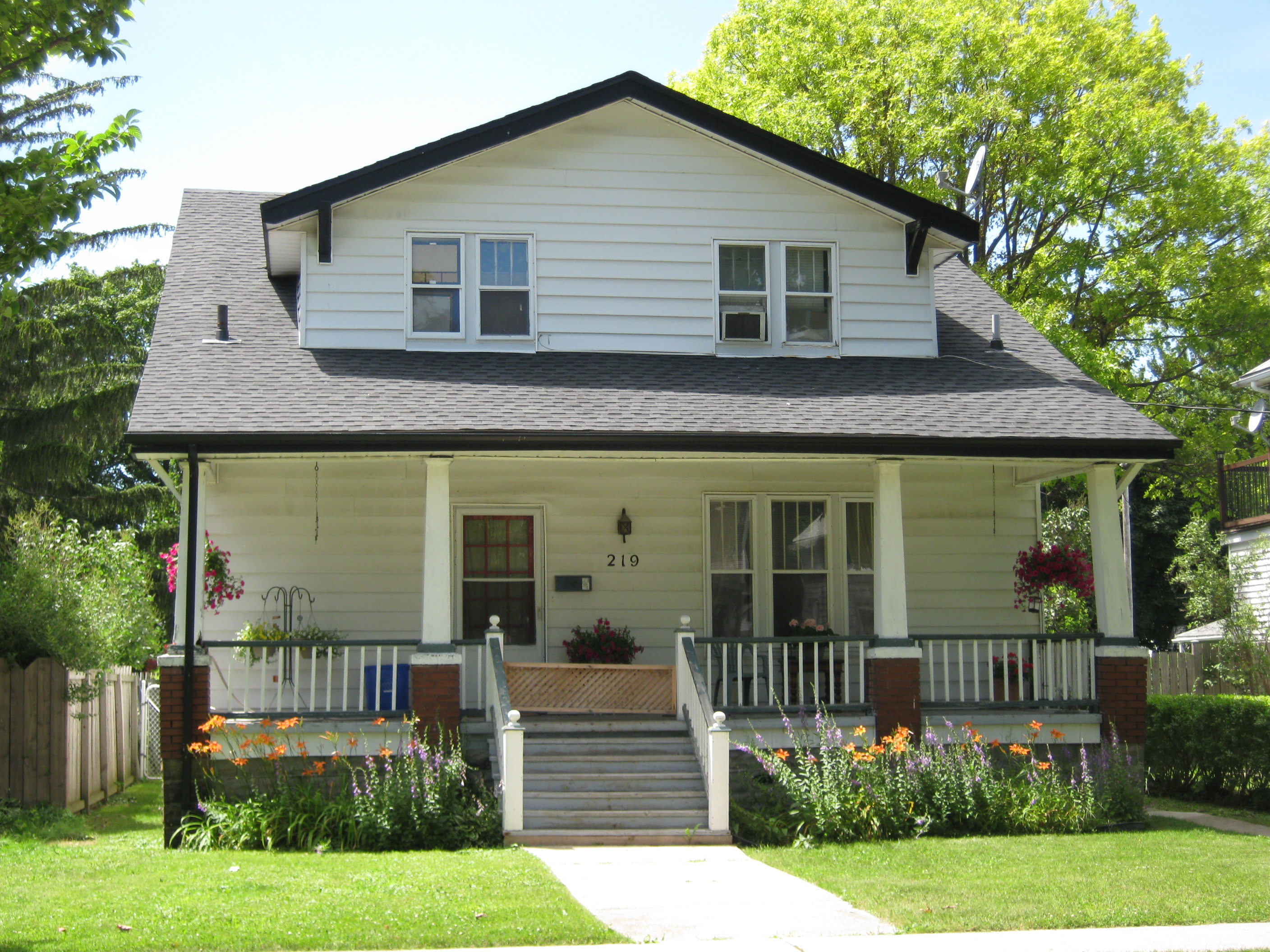 219 Stuart Street, Sarnia, ON N7T 3B5 — photo 1