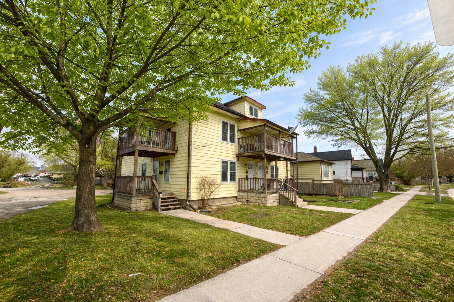 214 Confederation St, Sarnia, ON N7T 1Z8 — photo 1