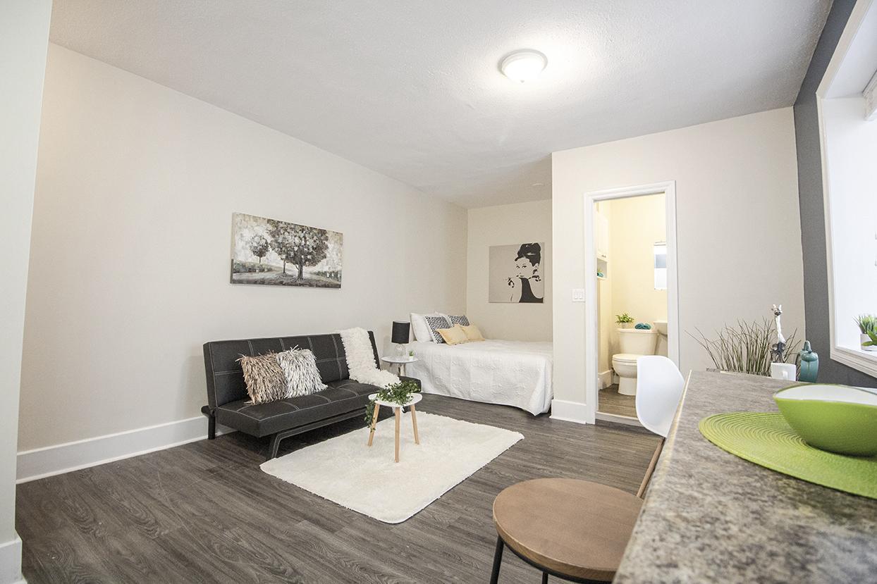 University Manor I & II - Photo 2