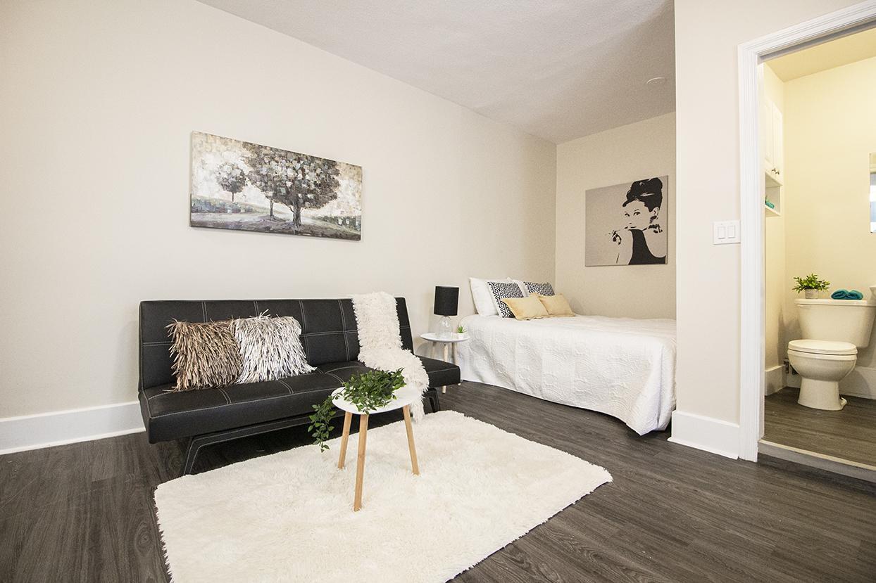 University Manor I & II - Photo 4