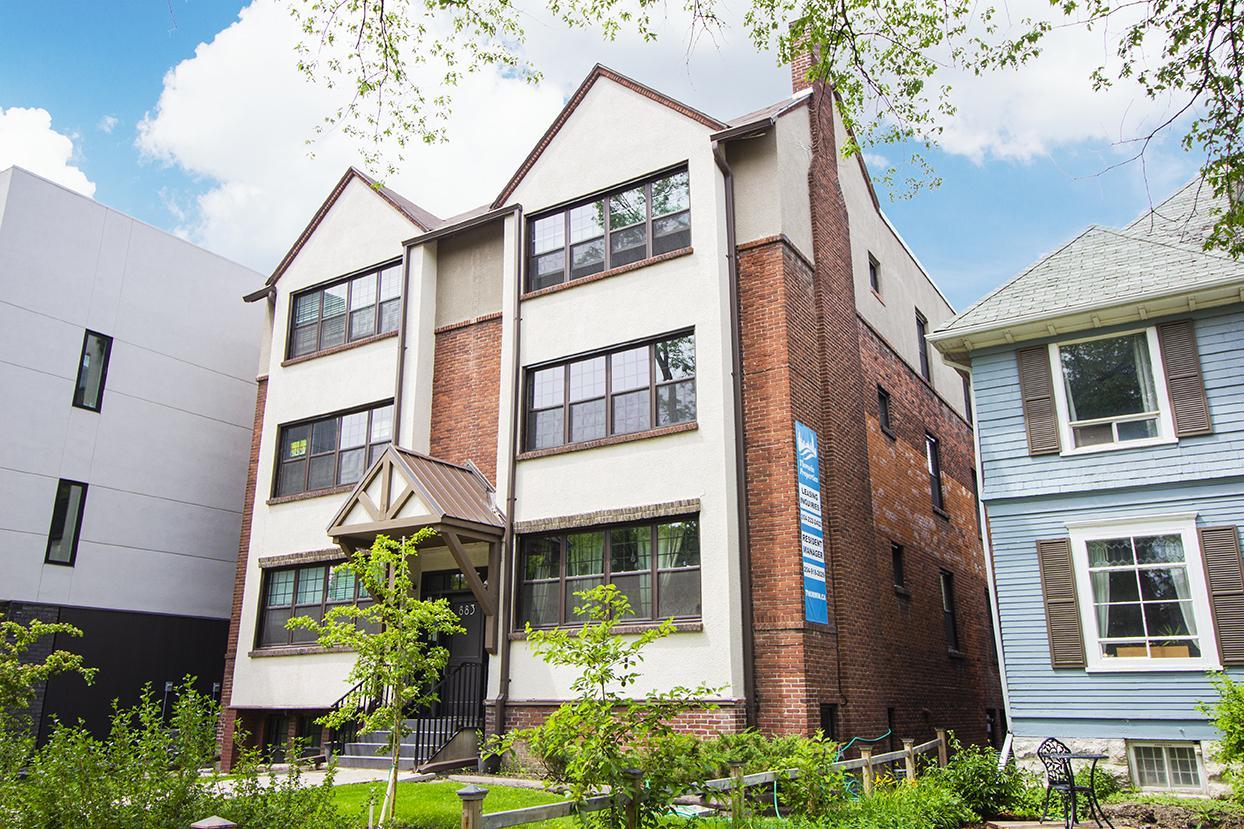 883 Grosvenor Avenue