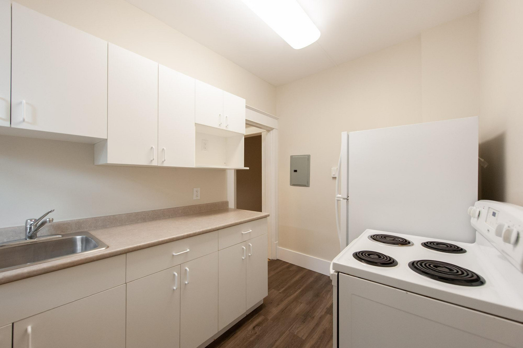 641/645 Westminster Avenue - Photo 4