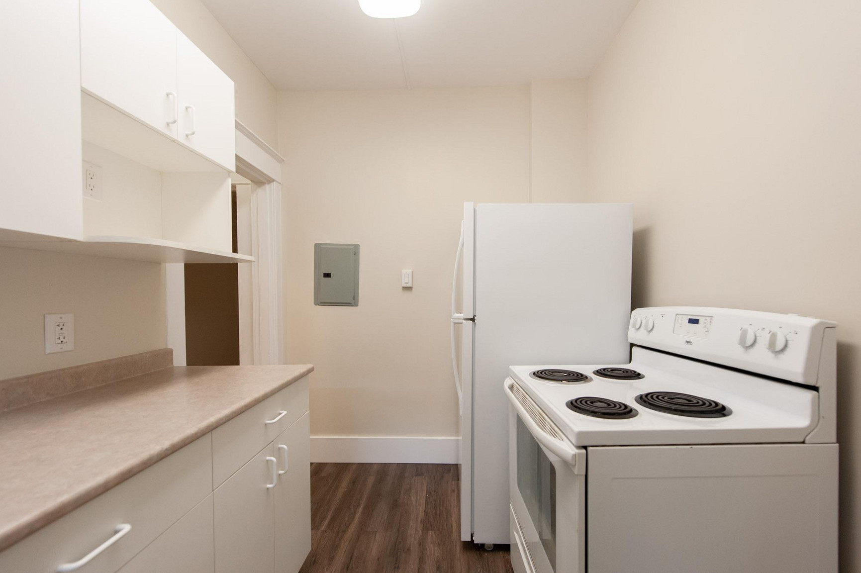 641/645 Westminster Avenue - Photo 3