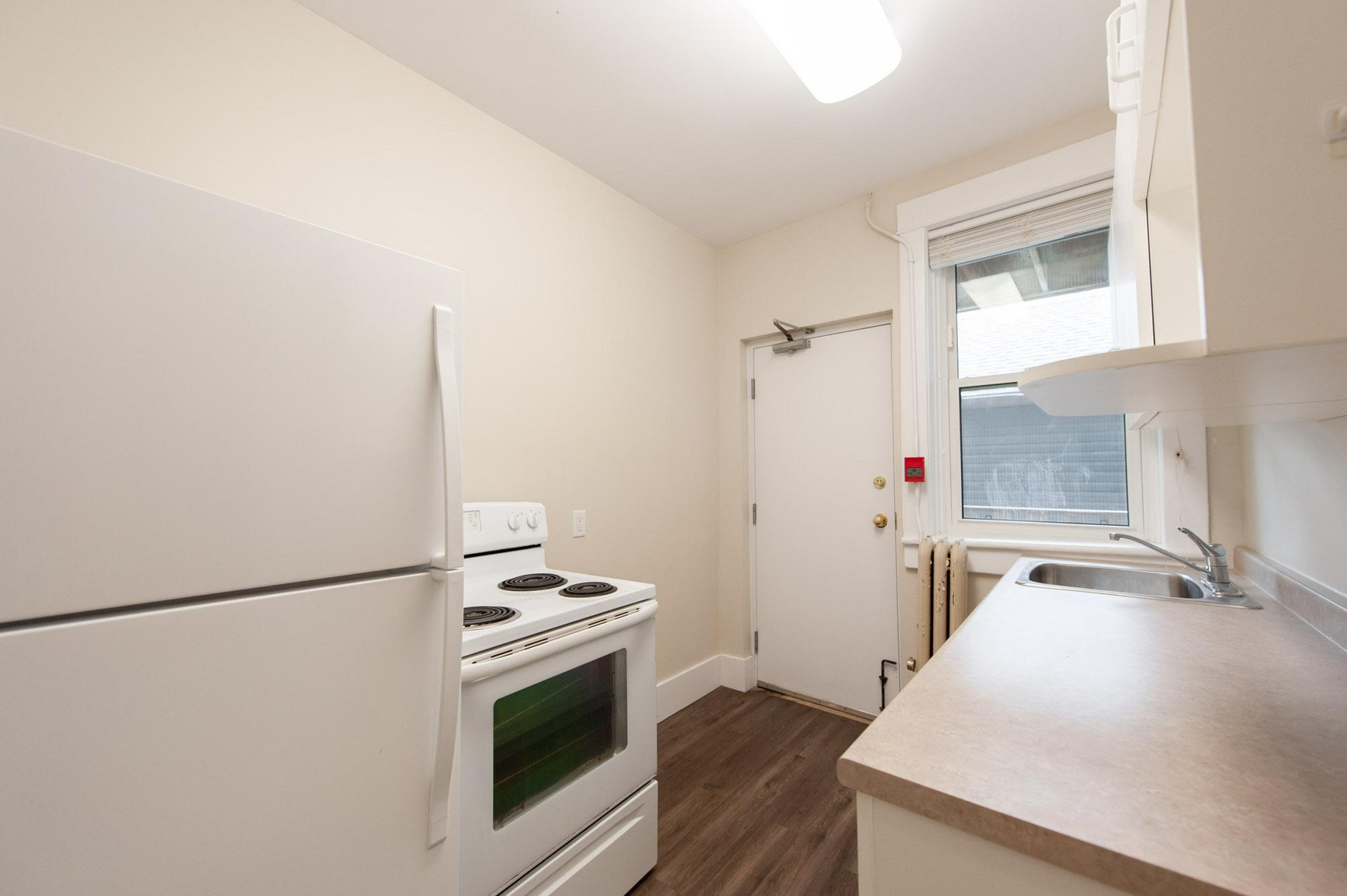 641/645 Westminster Avenue - Photo 2