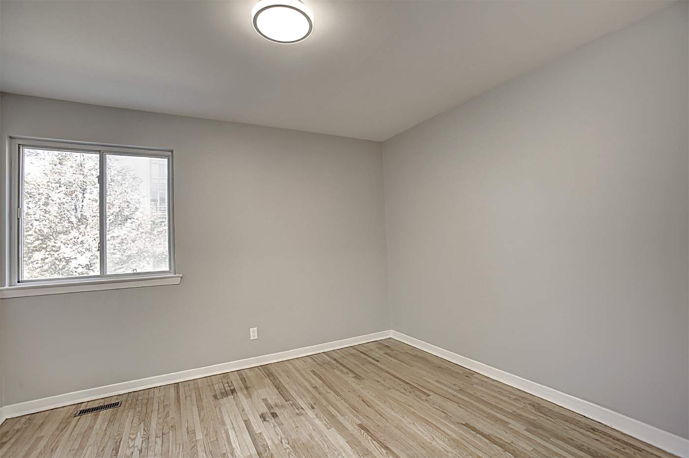 200 Lakeshore Rd. W. - Photo 26
