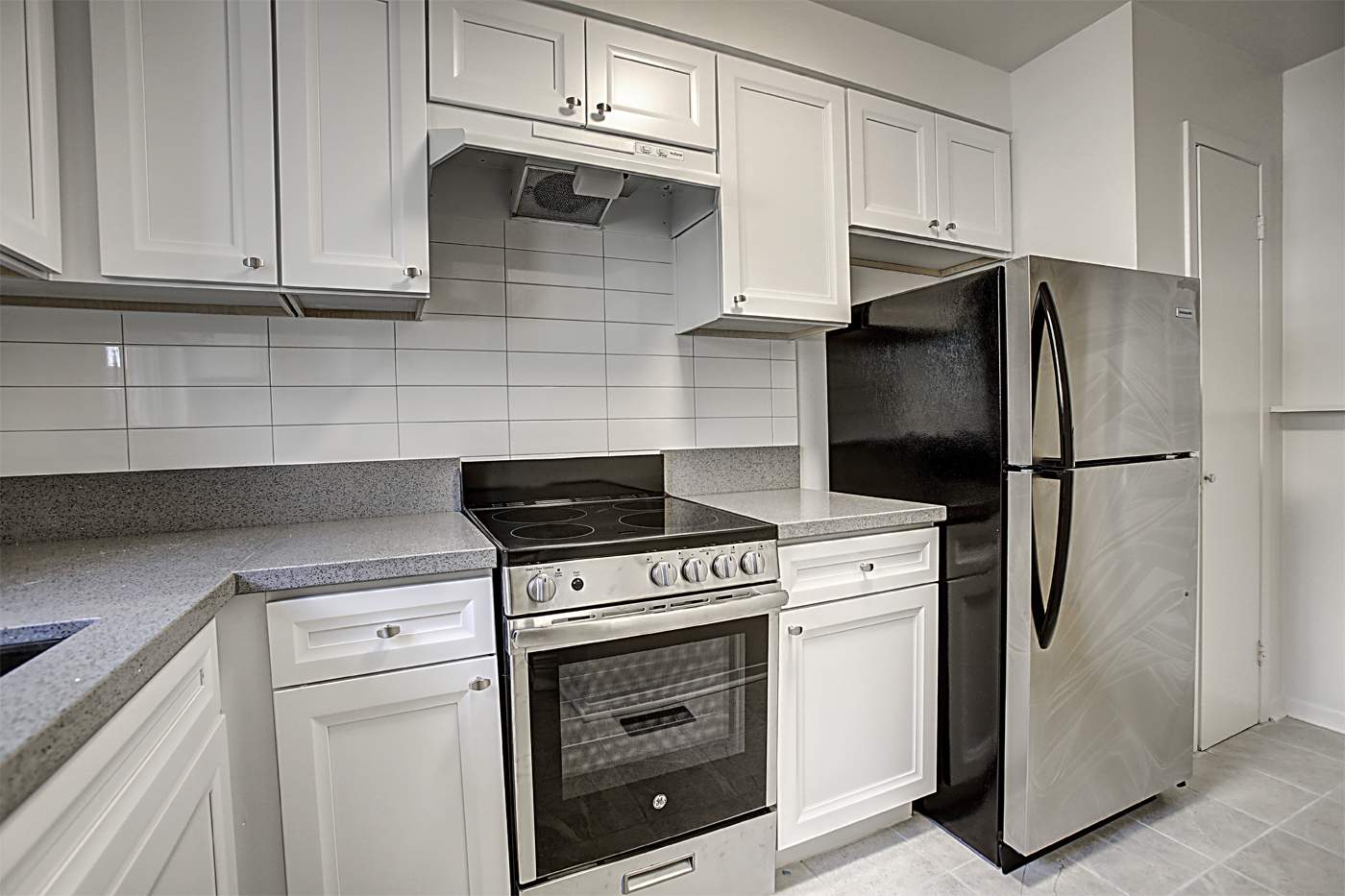 200 Lakeshore Rd. W. - Photo 14