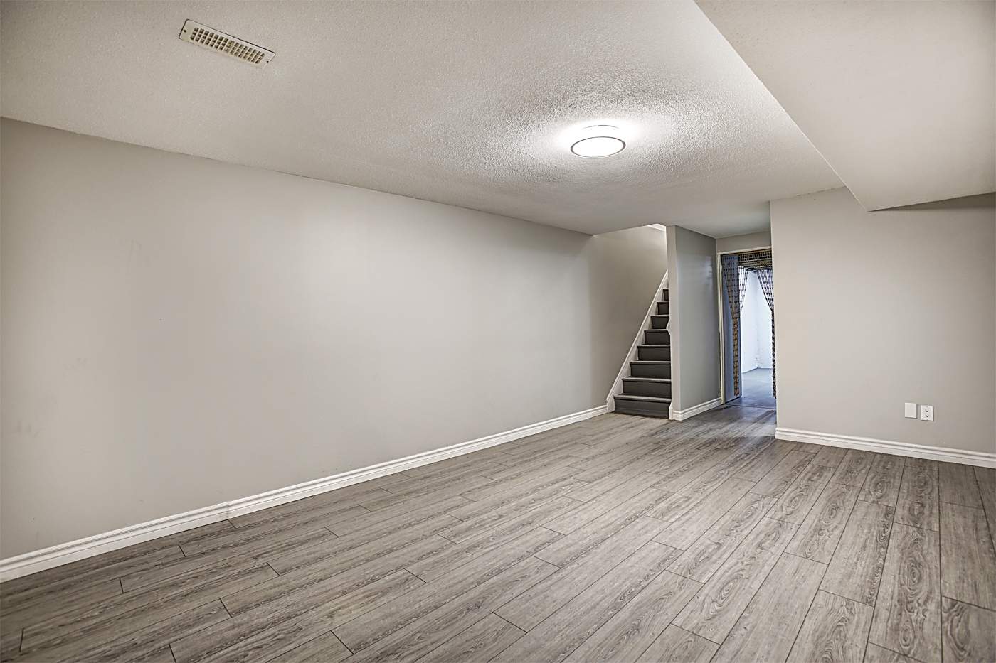 200 Lakeshore Rd. W. - Photo 30