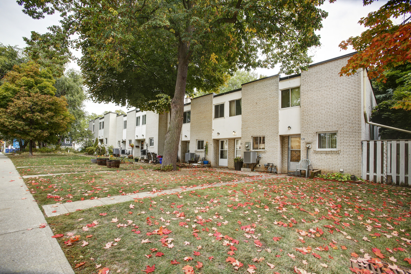 200 Lakeshore Rd. W. - Photo 3