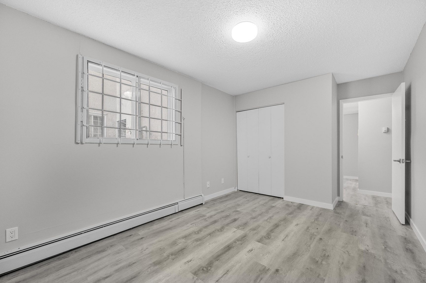 Black Forest Manor - Photo 17
