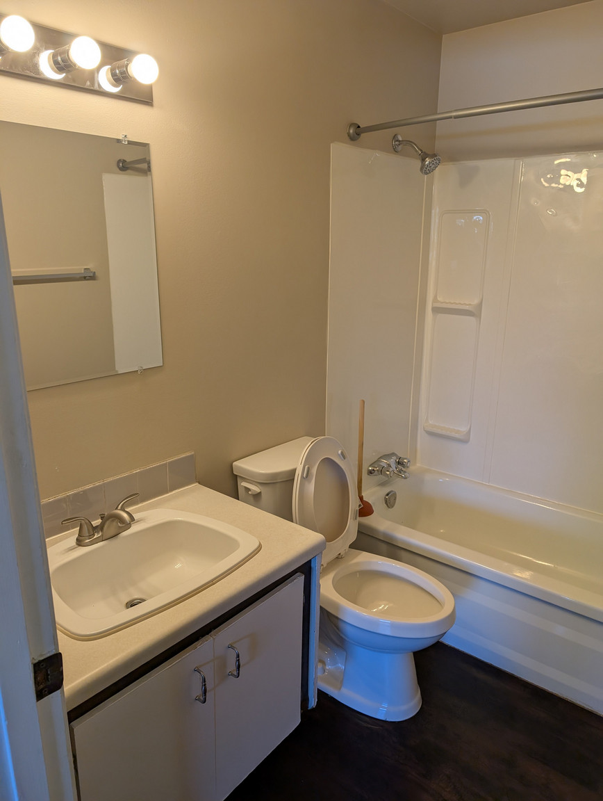 Viking Apartments - Photo 6