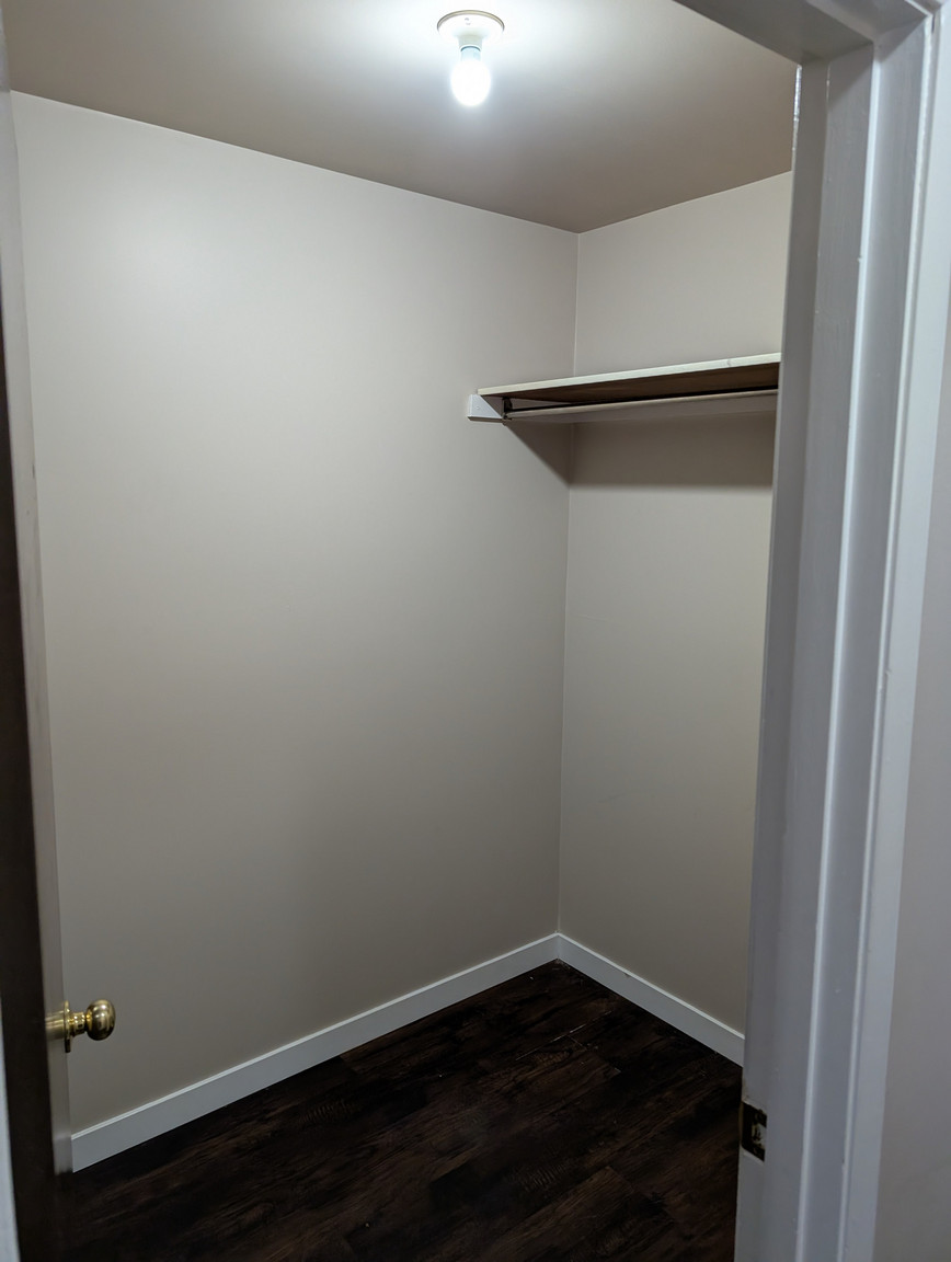 Viking Apartments - Photo 8