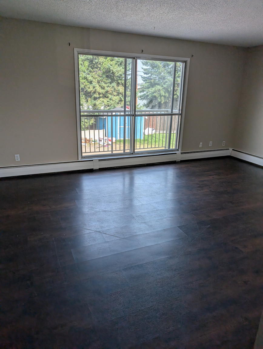 Viking Apartments - Photo 3