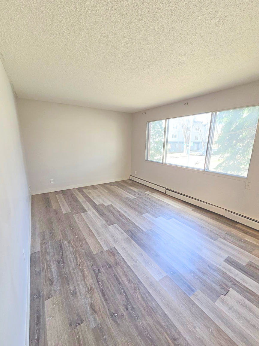 Strathcona Manor - Photo 15