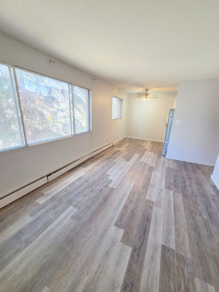Strathcona Manor - Photo 17