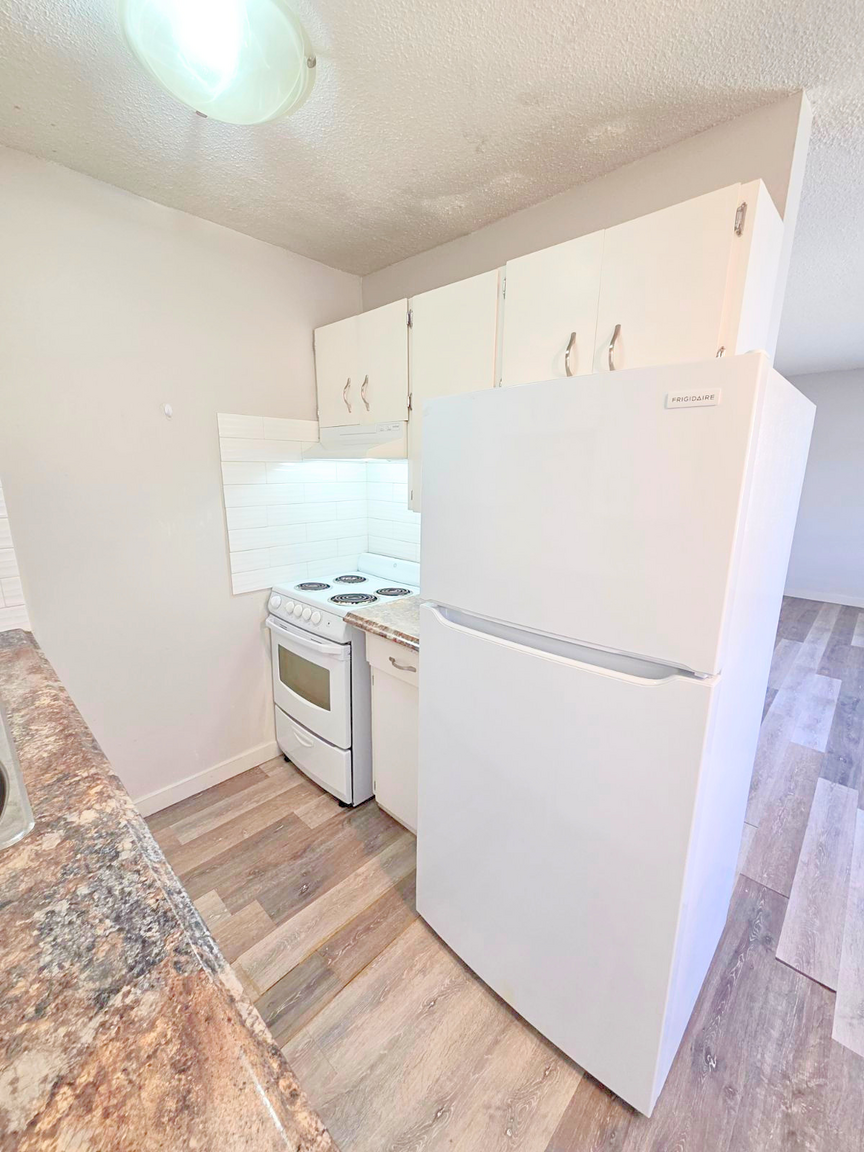 Strathcona Manor - Photo 19