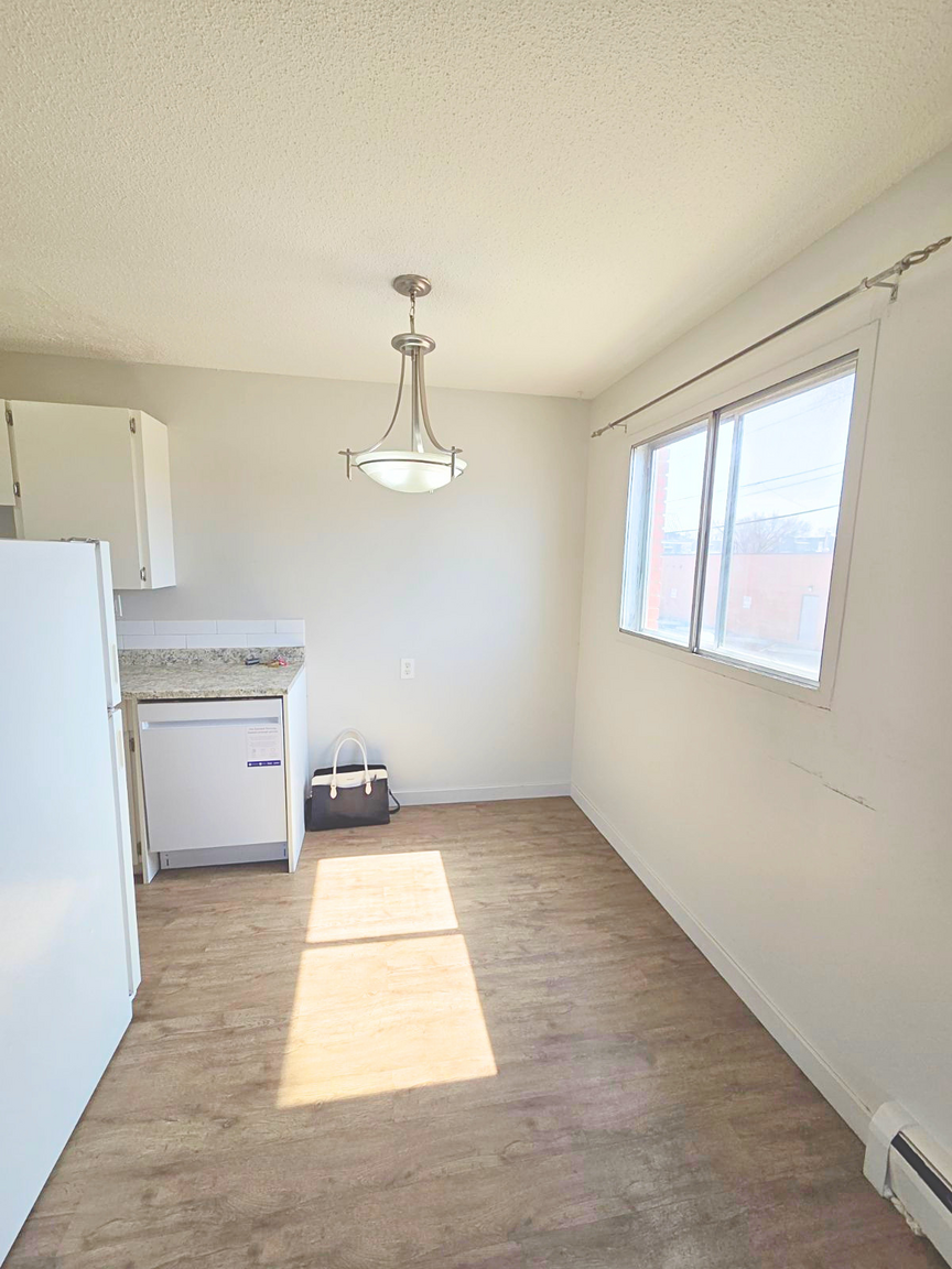 Strathcona Manor - Photo 21