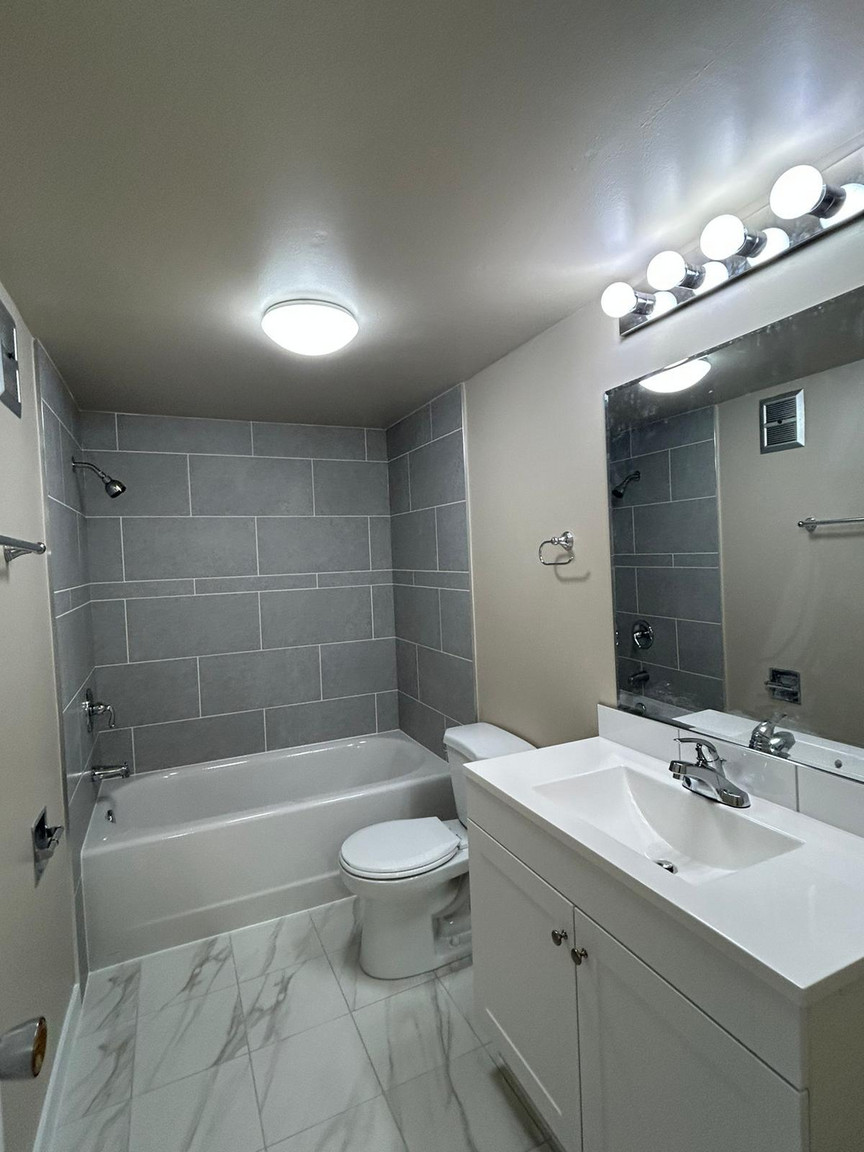 Grant Manor - Photo 2