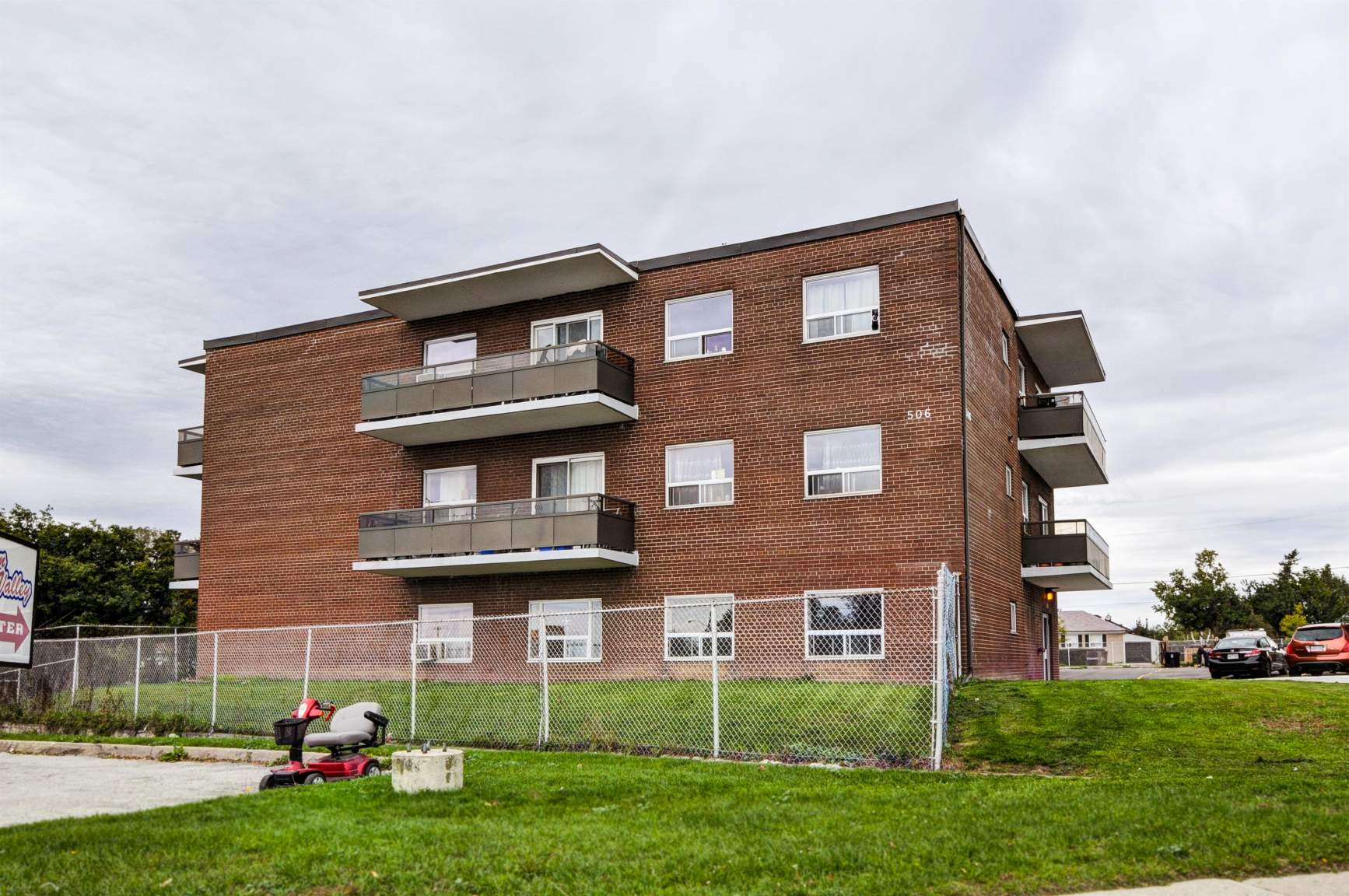 506 Danforth Apartments - Photo 43