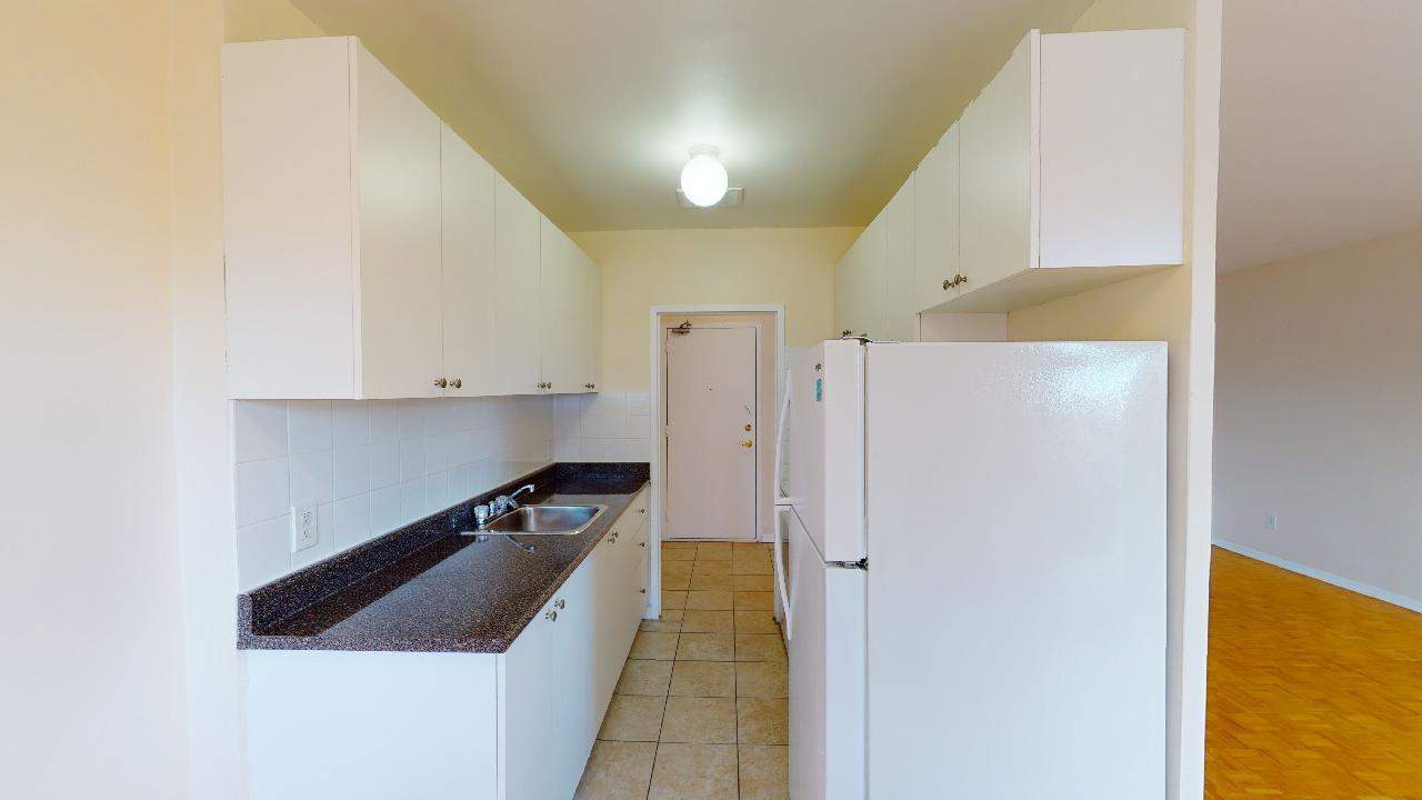 506 Danforth Apartments - Photo 35