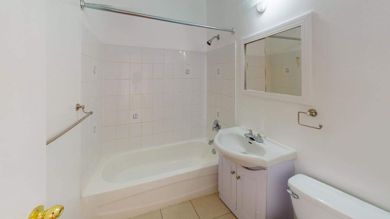 506 Danforth Apartments - Photo 39
