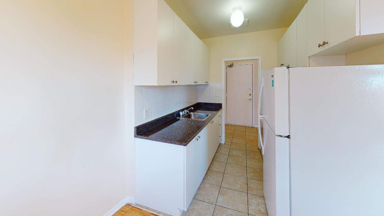 506 Danforth Apartments - Photo 33