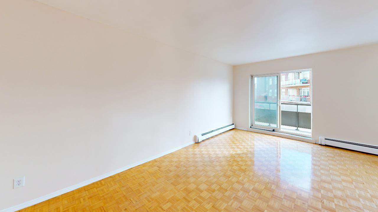506 Danforth Apartments - Photo 23