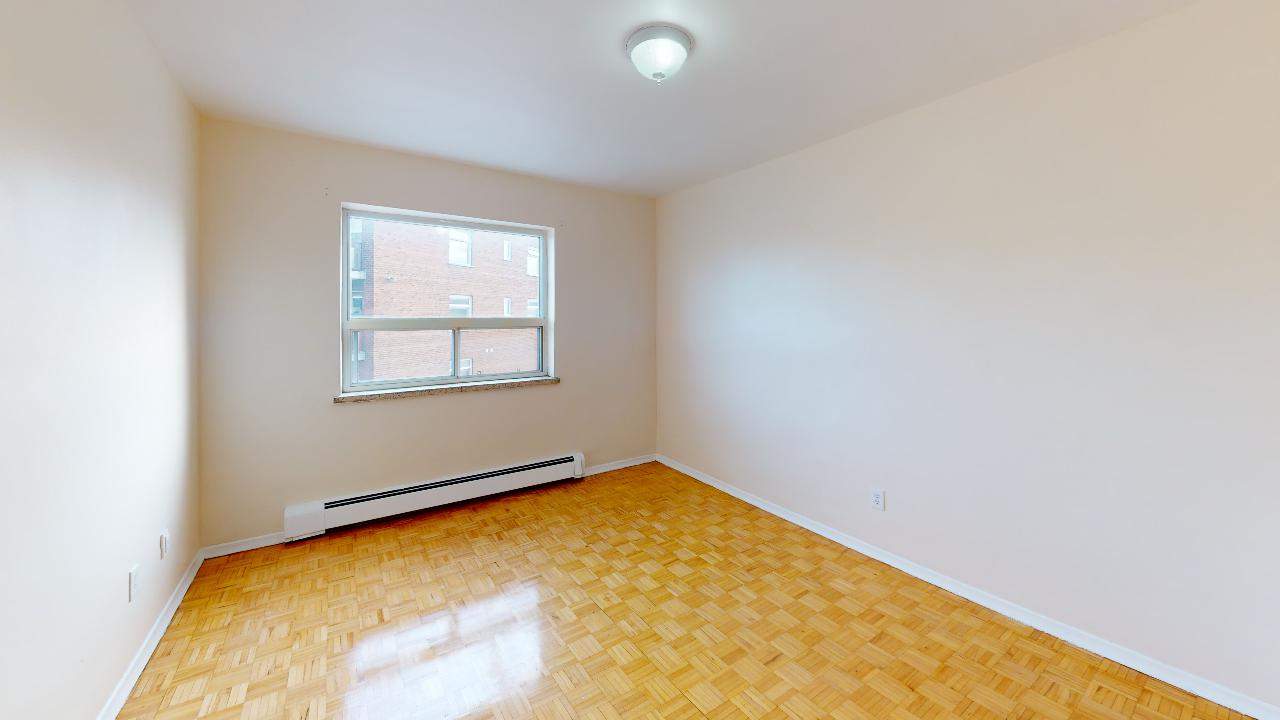 506 Danforth Apartments - Photo 29
