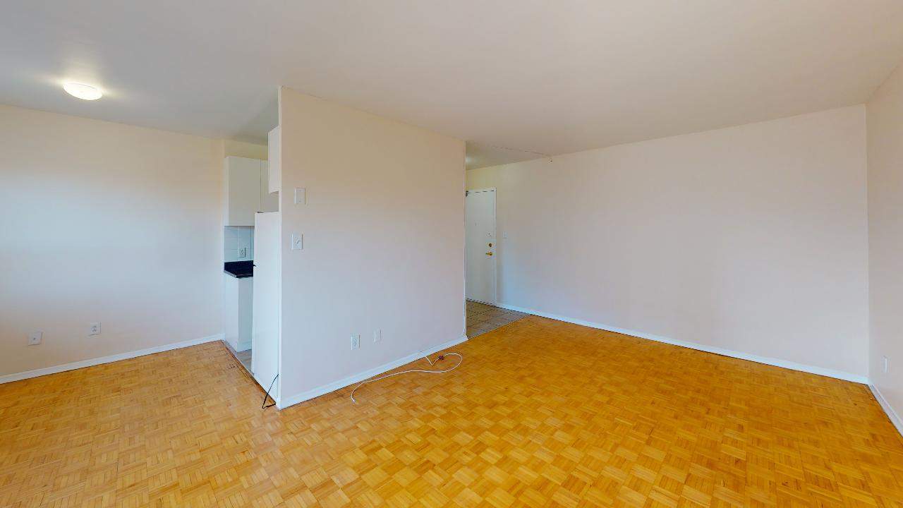 506 Danforth Apartments - Photo 21