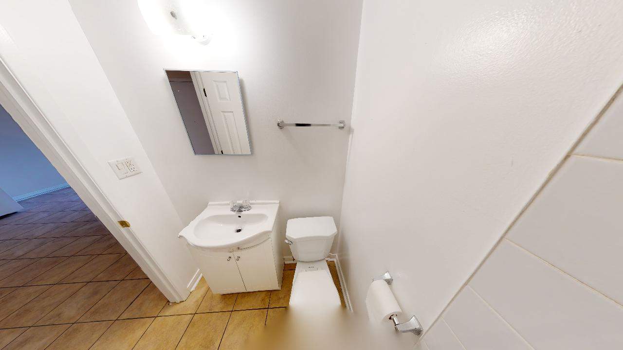 506 Danforth Apartments - Photo 19
