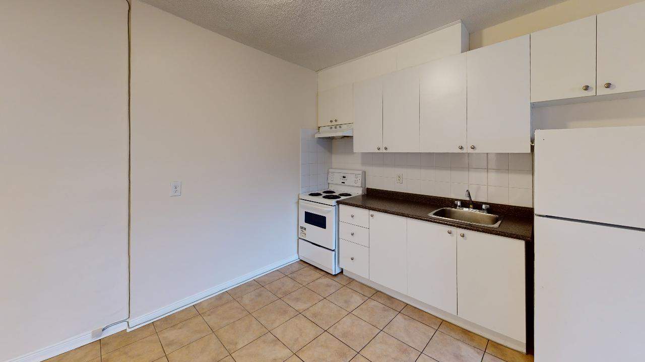 506 Danforth Apartments - Photo 11