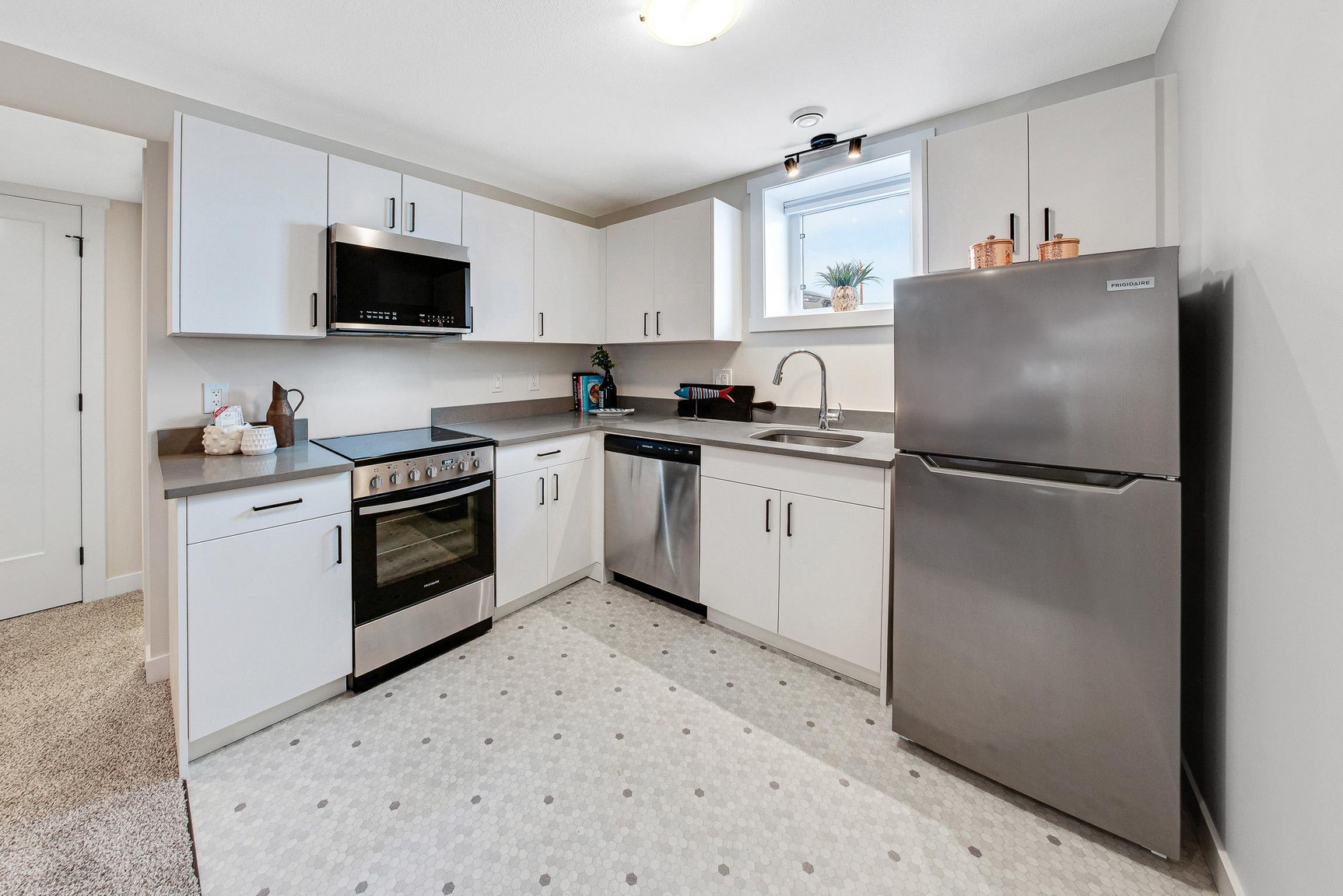 The Meadows - Basement Suites - Photo 4