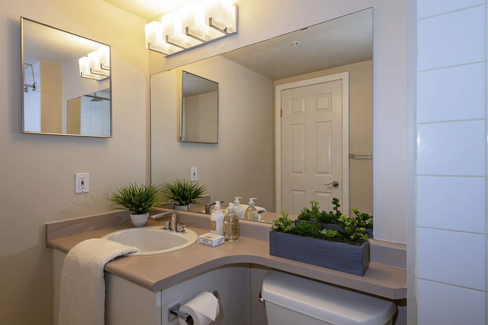 South Kamloops Apts - Photo 9