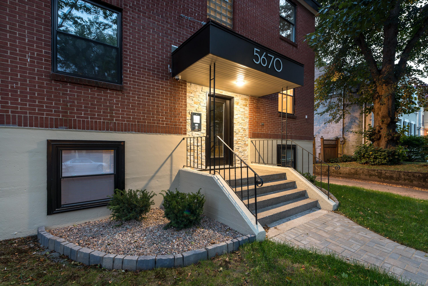 5670 Inglis Street