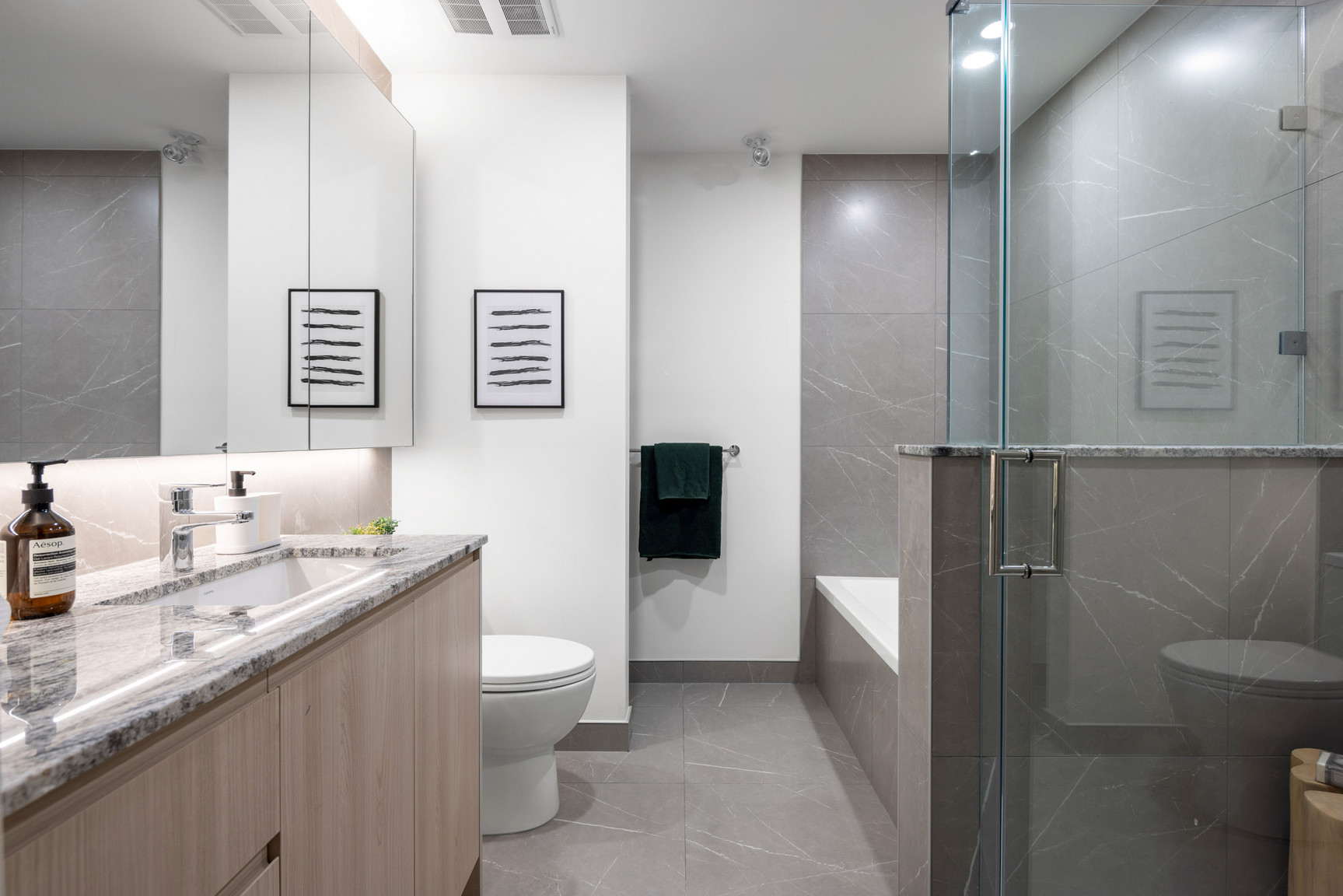 Riva Residences - Photo 27